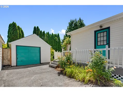 6028 SE Gladstone Street Portland OR 97206