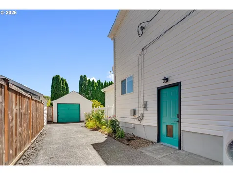 6028 SE Gladstone Street Portland OR 97206
