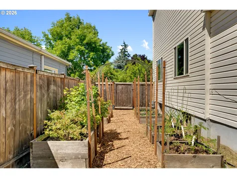 6028 SE Gladstone Street Portland OR 97206