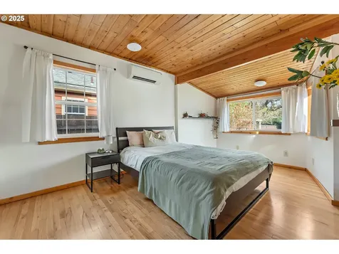 9319 SE Taylor Street Portland OR 97216