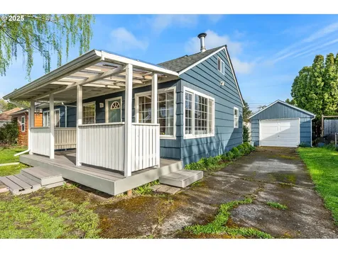 9319 SE Taylor Street Portland OR 97216