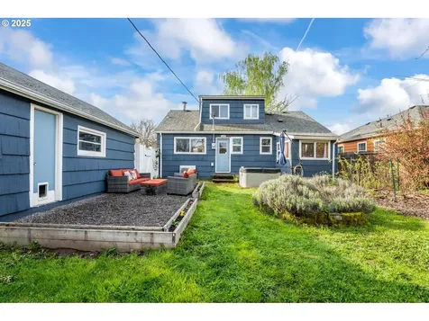 9319 SE Taylor Street Portland OR 97216