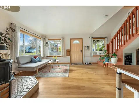 9319 SE Taylor Street Portland OR 97216