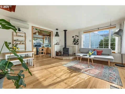 9319 SE Taylor Street Portland OR 97216