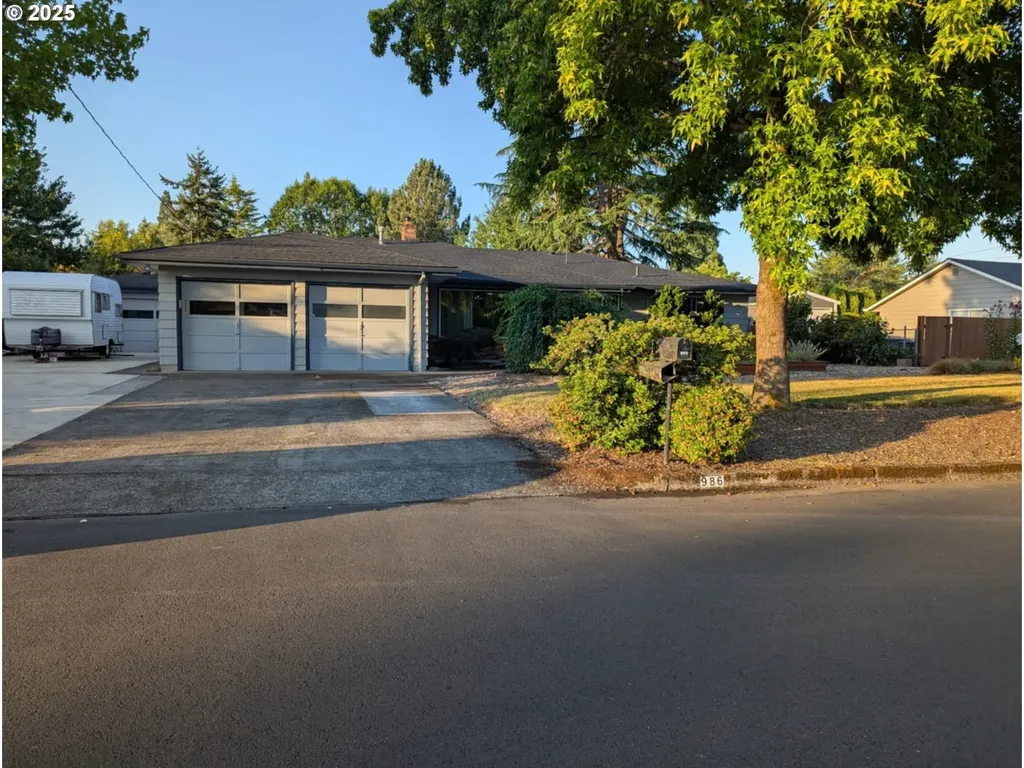 986 NE Queens Lane Hillsboro OR 97124