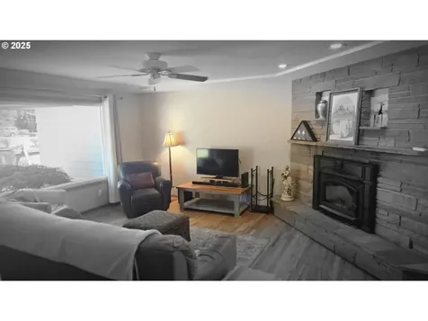 986 NE Queens Lane Hillsboro OR 97124