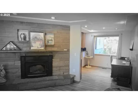 986 NE Queens Lane Hillsboro OR 97124