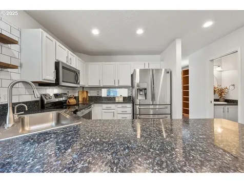 8936 SW Zander Court Portland OR 97223