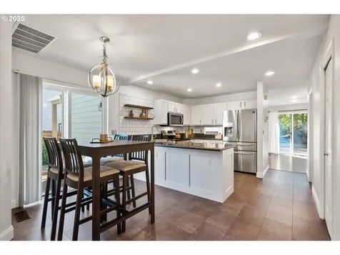 8936 SW Zander Court Portland OR 97223