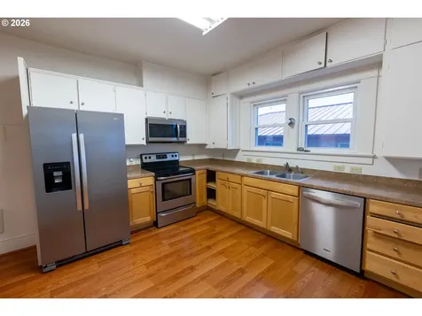 2306 3rd Street Tillamook OR 97141