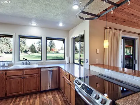1247 NW Torres Pine Court Mcminnville OR 97128