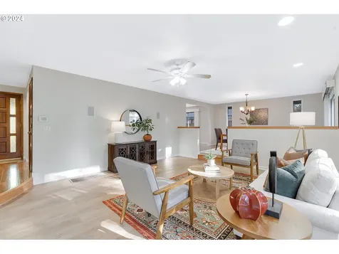 16735 Buckingham Drive Gladstone OR 97027