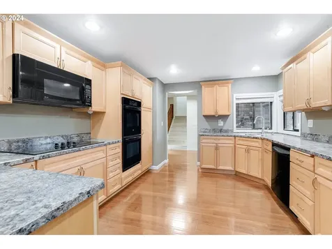 16735 Buckingham Drive Gladstone OR 97027