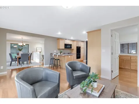 16735 Buckingham Drive Gladstone OR 97027