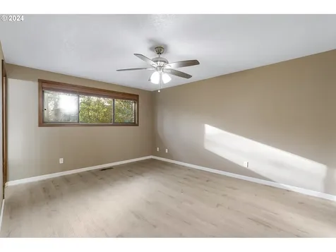 16735 Buckingham Drive Gladstone OR 97027