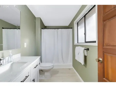 16735 Buckingham Drive Gladstone OR 97027