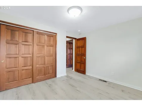 16735 Buckingham Drive Gladstone OR 97027