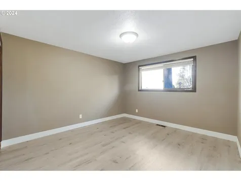 16735 Buckingham Drive Gladstone OR 97027