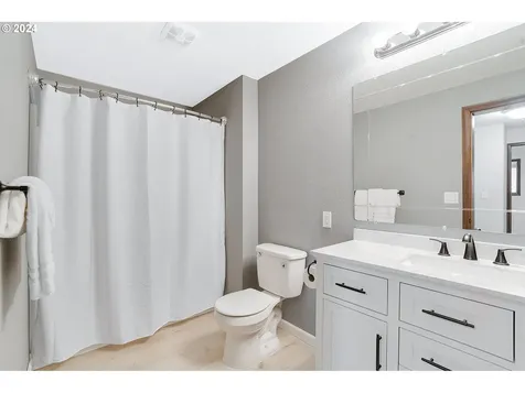 16735 Buckingham Drive Gladstone OR 97027