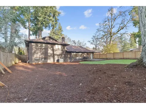 16735 Buckingham Drive Gladstone OR 97027