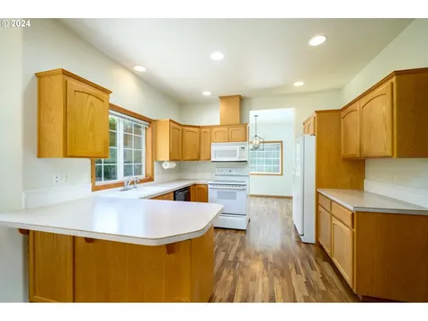 896 Ne Ashby Court Mcminnville OR 97128