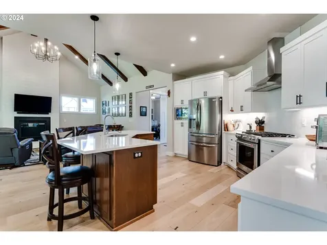 989 S 66th Court Springfield OR 97478