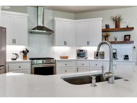 989 S 66th Court Springfield OR 97478