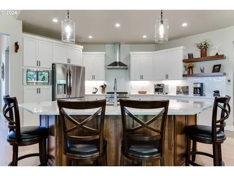 989 S 66th Court Springfield OR 97478