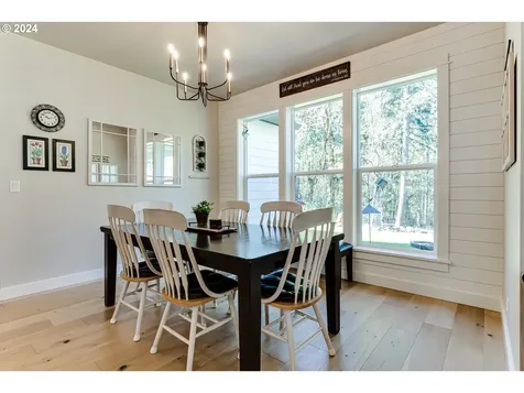 989 S 66th Court Springfield OR 97478