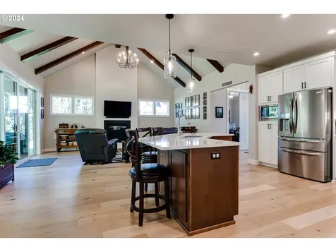 989 S 66th Court Springfield OR 97478
