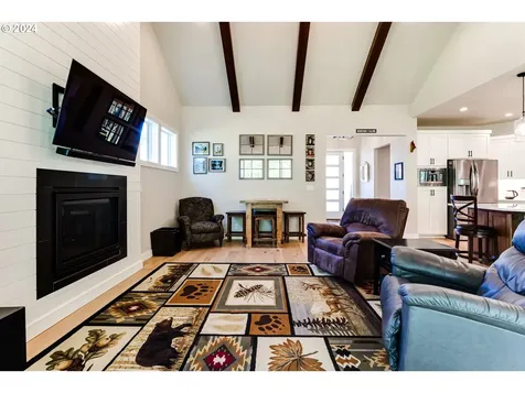 989 S 66th Court Springfield OR 97478