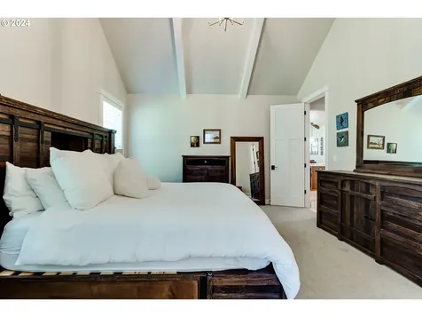 989 S 66th Court Springfield OR 97478