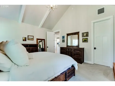 989 S 66th Court Springfield OR 97478