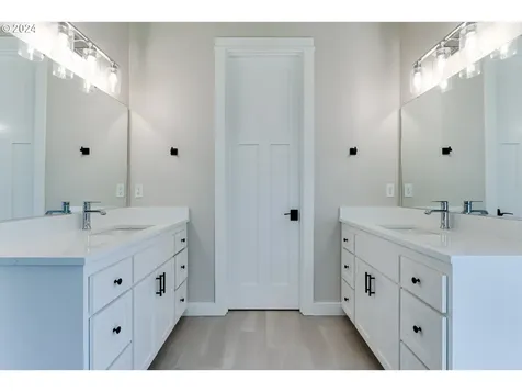 989 S 66th Court Springfield OR 97478