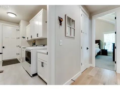 989 S 66th Court Springfield OR 97478