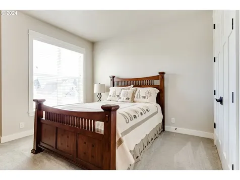 989 S 66th Court Springfield OR 97478