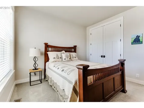 989 S 66th Court Springfield OR 97478
