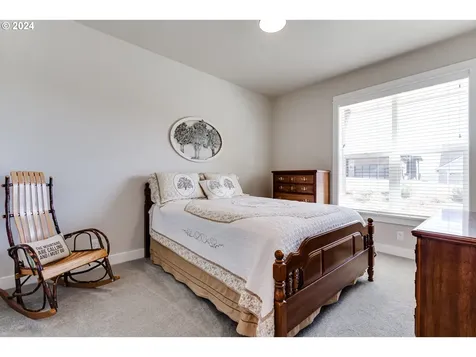989 S 66th Court Springfield OR 97478