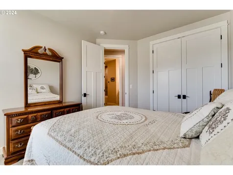 989 S 66th Court Springfield OR 97478