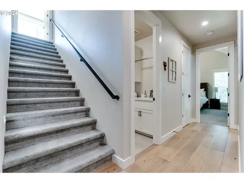 989 S 66th Court Springfield OR 97478