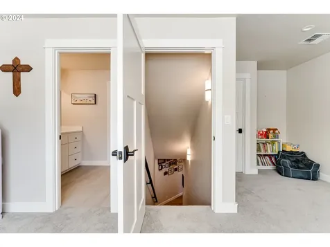 989 S 66th Court Springfield OR 97478