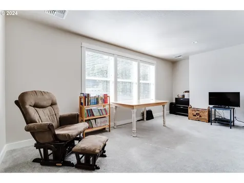 989 S 66th Court Springfield OR 97478