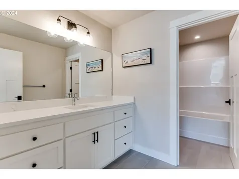 989 S 66th Court Springfield OR 97478
