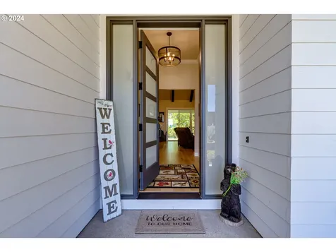 989 S 66th Court Springfield OR 97478