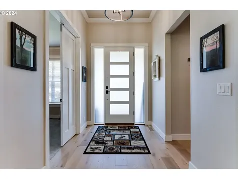 989 S 66th Court Springfield OR 97478