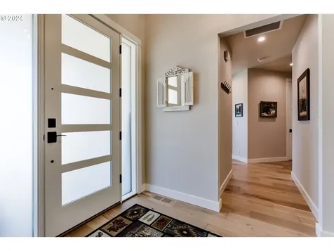 989 S 66th Court Springfield OR 97478