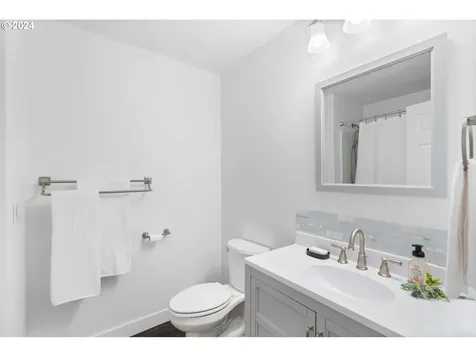 1028 NW Darnielle Street Hillsboro OR 97124