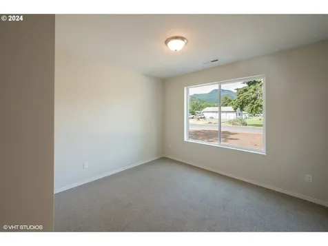 76305 Garden Road Oakridge OR 97463