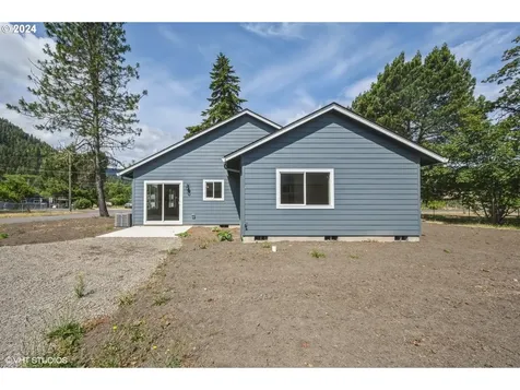 76305 Garden Road Oakridge OR 97463