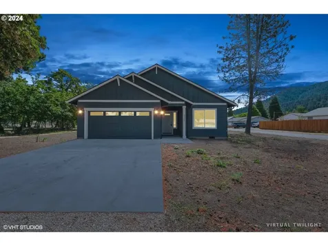 76305 Garden Road Oakridge OR 97463